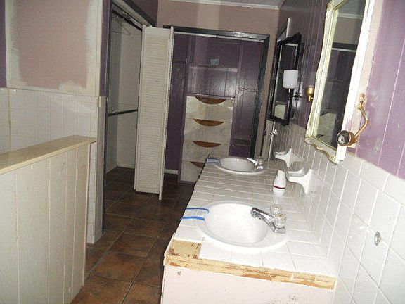 5th image of 162 Walnut St