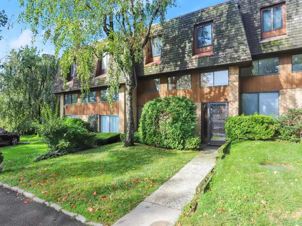 2 The Hamlet, Pelham, NY 10803