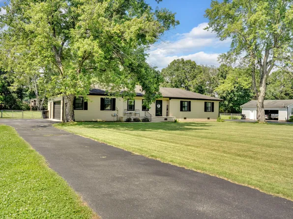 107 Lemont Ln, Tullahoma, TN 37388