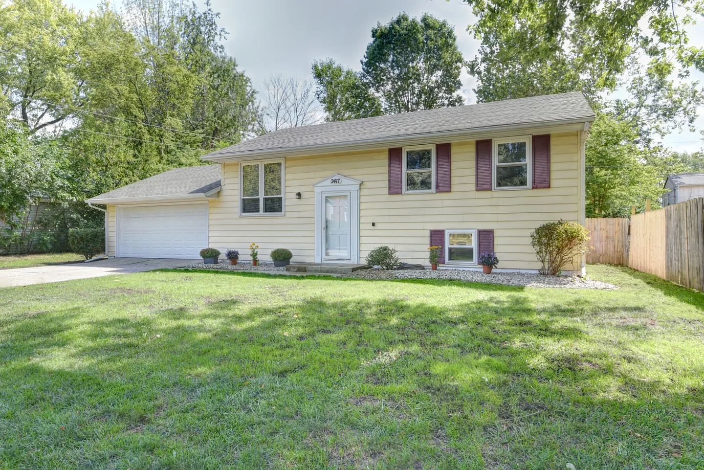 2417 Sangamon Dr photo 1