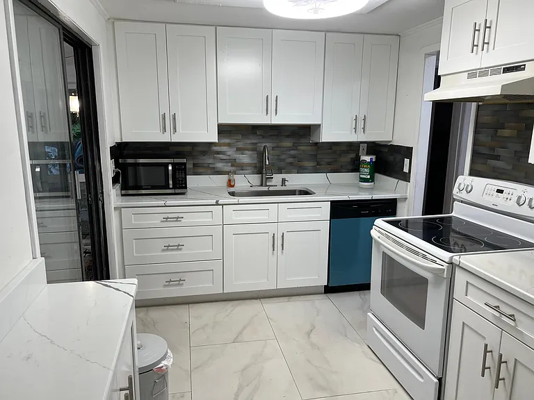 Newly updated kitchen with Dish washer.
