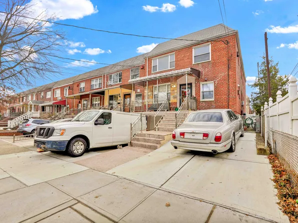 6112 70th St, Middle Village, NY 11379