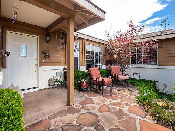 5th image of 2499 Desert Willow Dr