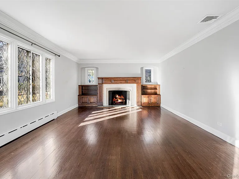 22 Verdun Ave — Photo 4