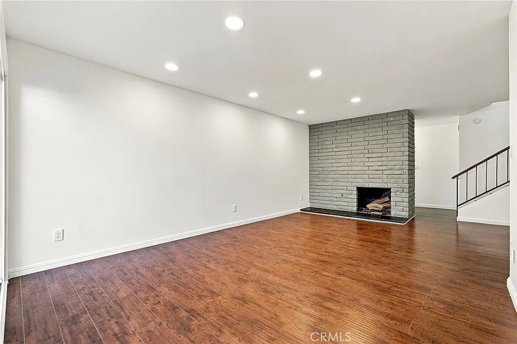 3 bed, 2.5 bath, 1573 sqft, $3,600 — Photo 3
