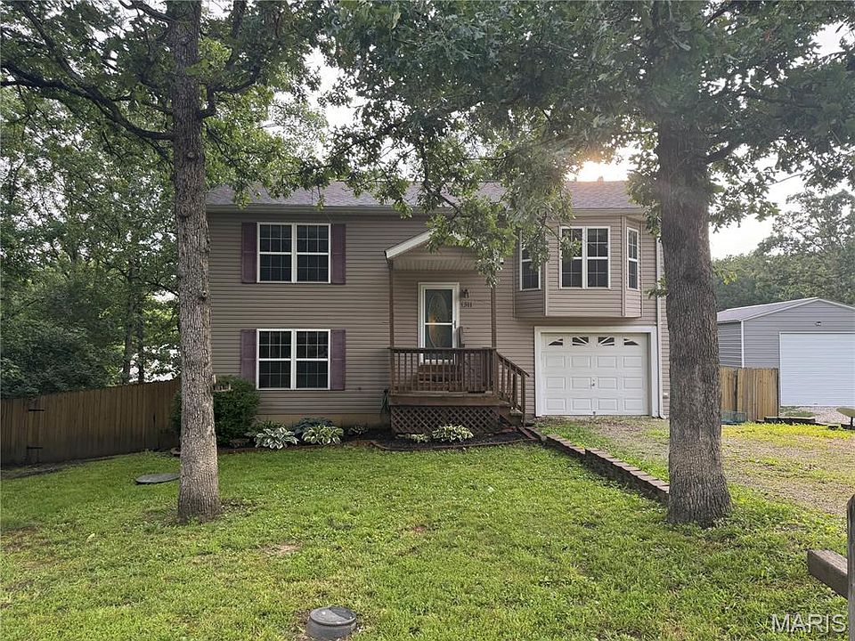 1st image of 1311 Holly Ln