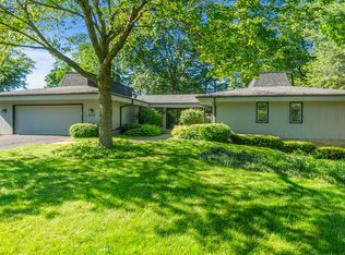 5806 Knollwood Rd, Rockford, IL 61107