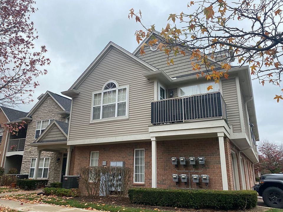 1st image of 49087 W Woods Dr