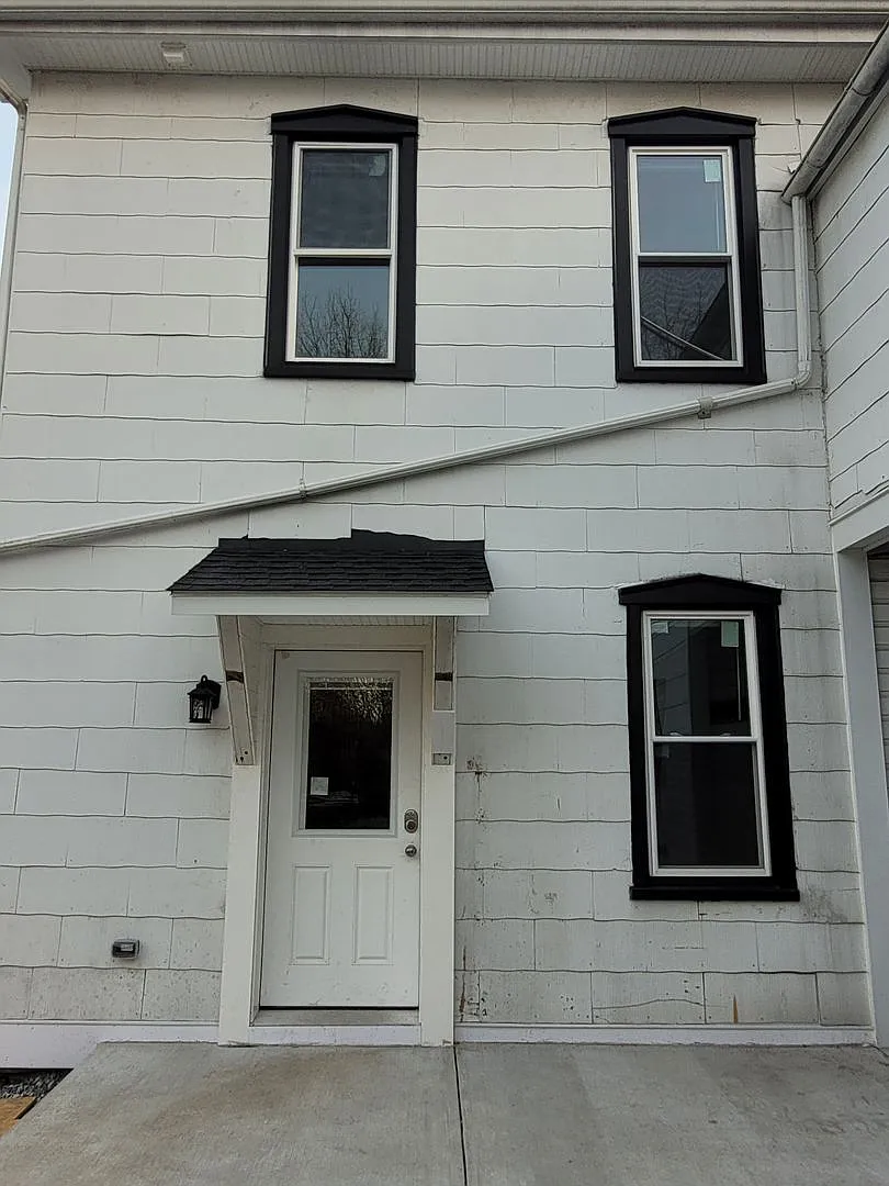Building Photo - 34 E Main St