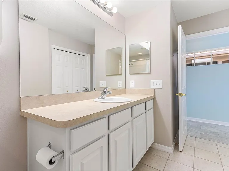 3326 Covered Bridge Dr W — Photo 35