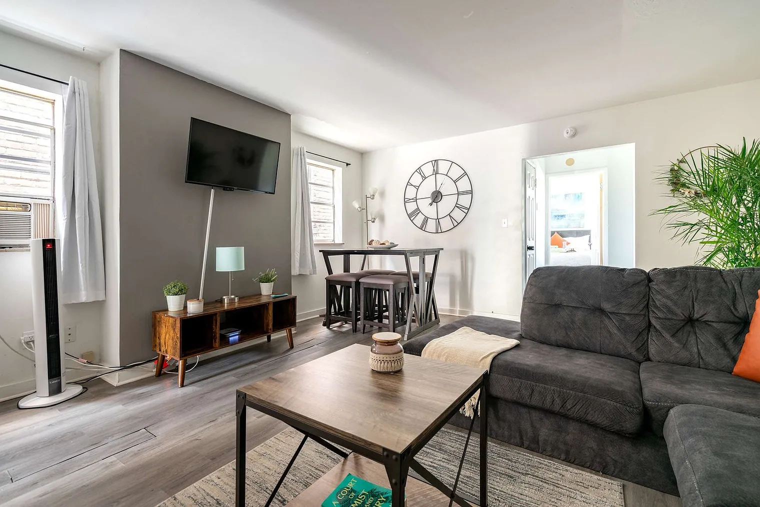 1 bed, 1.0 bath, 742 sqft, $3,065 — Photo 1