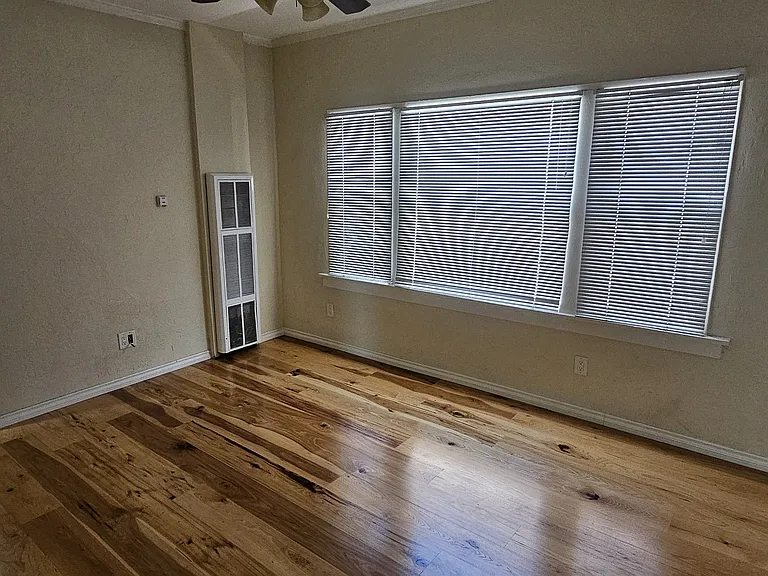 1528 E 1st St #6 — Photo 16