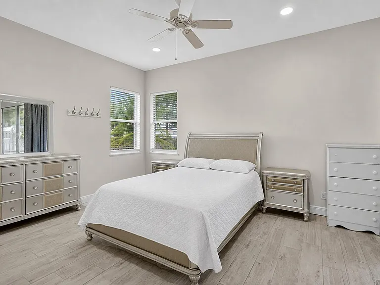 1571 SW Hunnicut Ave — Photo 16