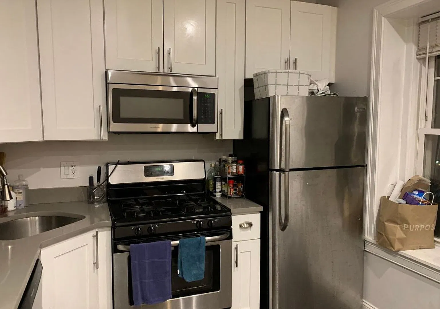 Charming 6 Bedroom -No Broker Fee — Photo 1