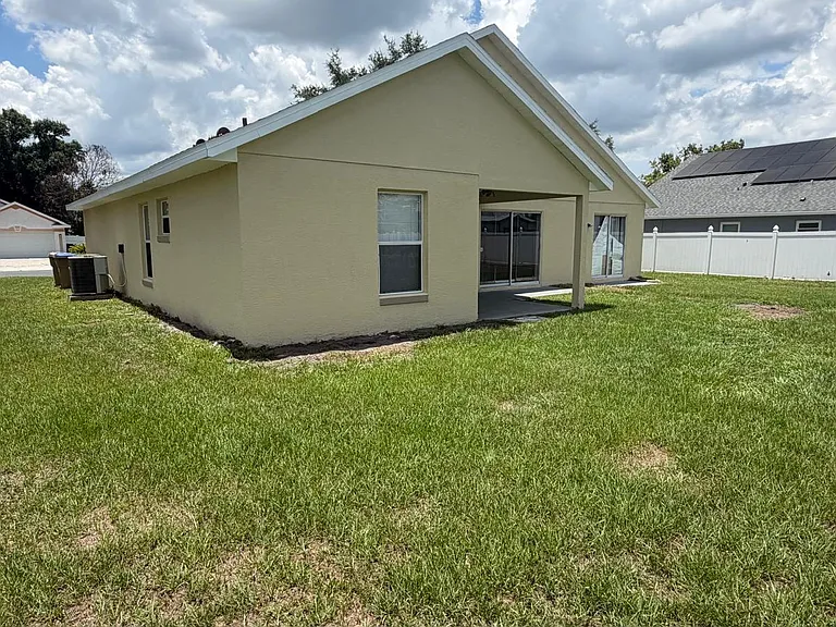 2809 Berkshire Cir — Photo 5