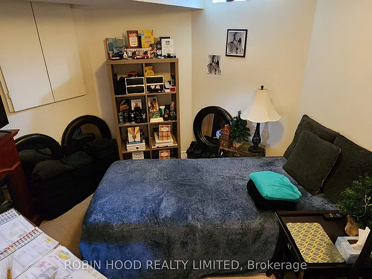 103 Selkirk Dr — Photo 16