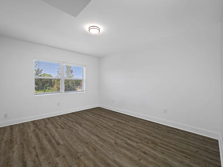 KC Flats Apartments — Photo 76
