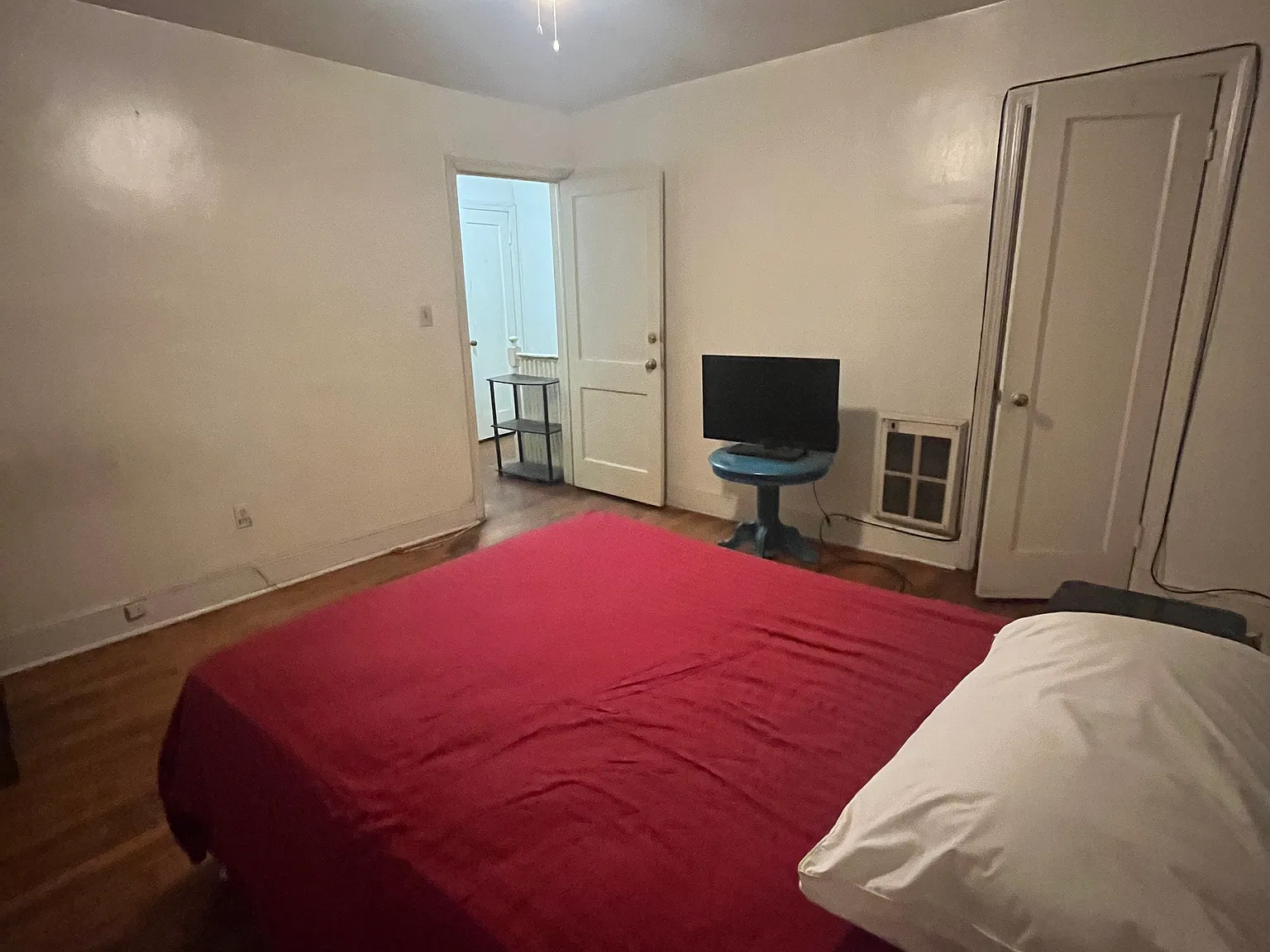 2 bed, 1.5 bath, 1360 sqft, $800 — Photo 1