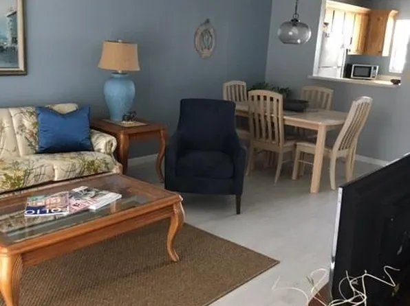 4258 27th Ct SW APT 201, Naples, FL 34116