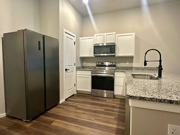 4th image of 2126 N Jayton Ave #A