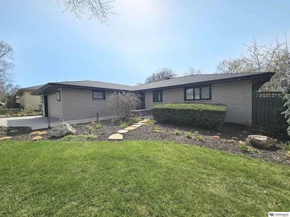 1509 Skyline Dr, Lincoln, NE 68506