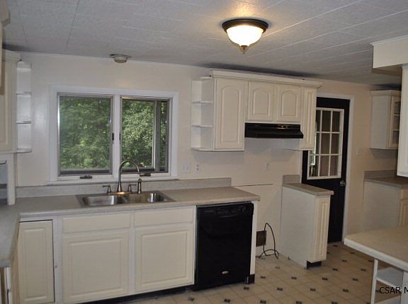 5th image of 528 Lake St