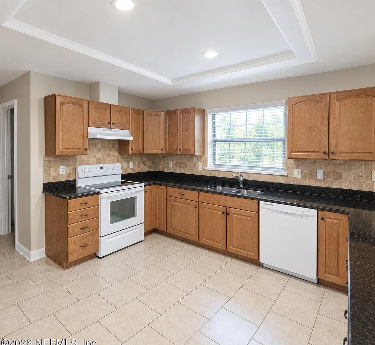 3 bed, 2.5 bath, 2198 sqft, $2,475 — Photo 2