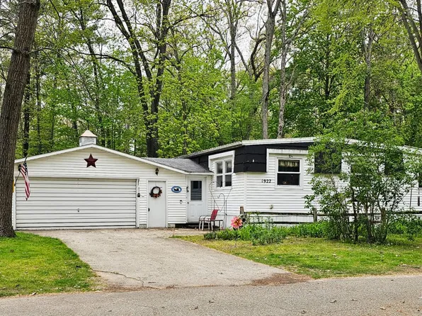 1922 Laura St #3, Allegan, MI 49010