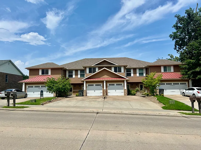 2882 E Main St — Photo 1