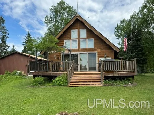420 Midsummer Dr, Iron River, MI 49935