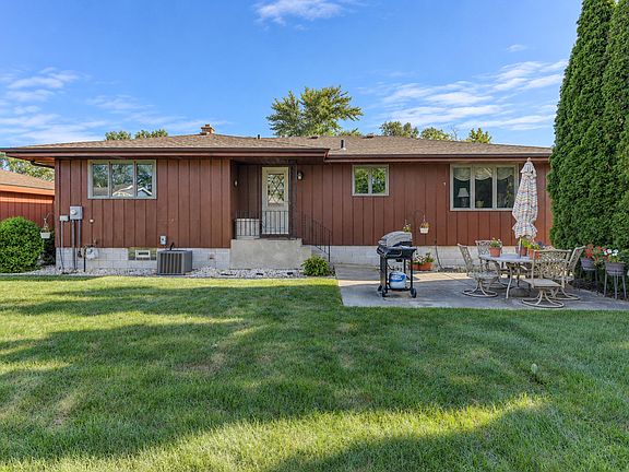 5th image of 9500 Lilac Ln