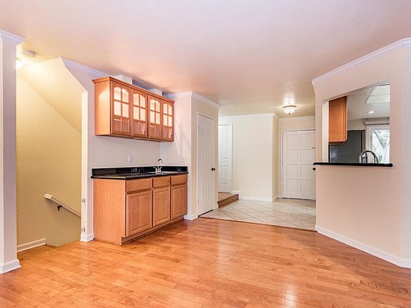 3rd image of 7248 Clarendon St