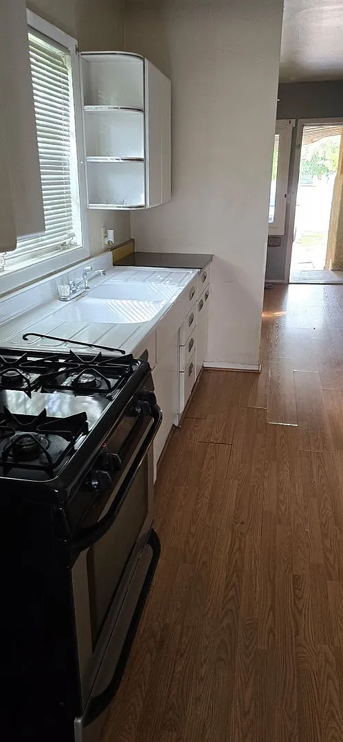 515 W Maple Unit — Photo 3