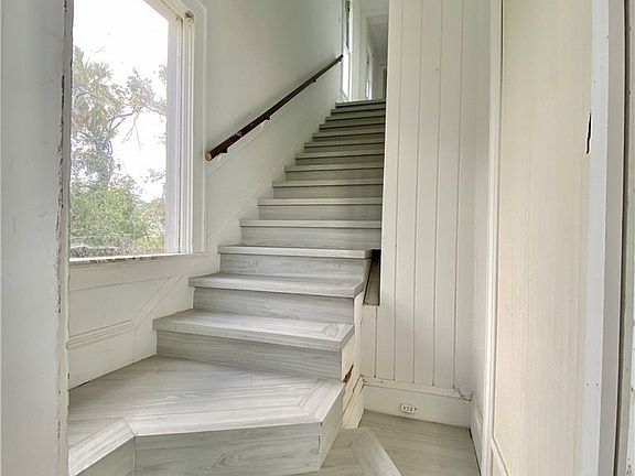 4th image of 2222 Unity Ave
