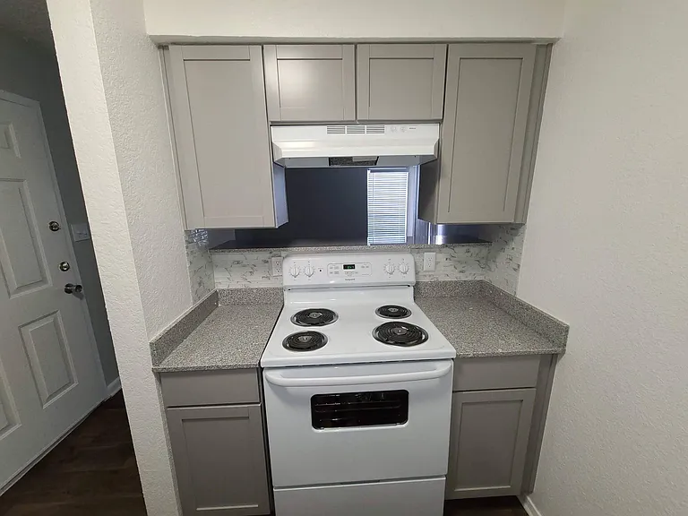 West Wind Apartments — Photo 7