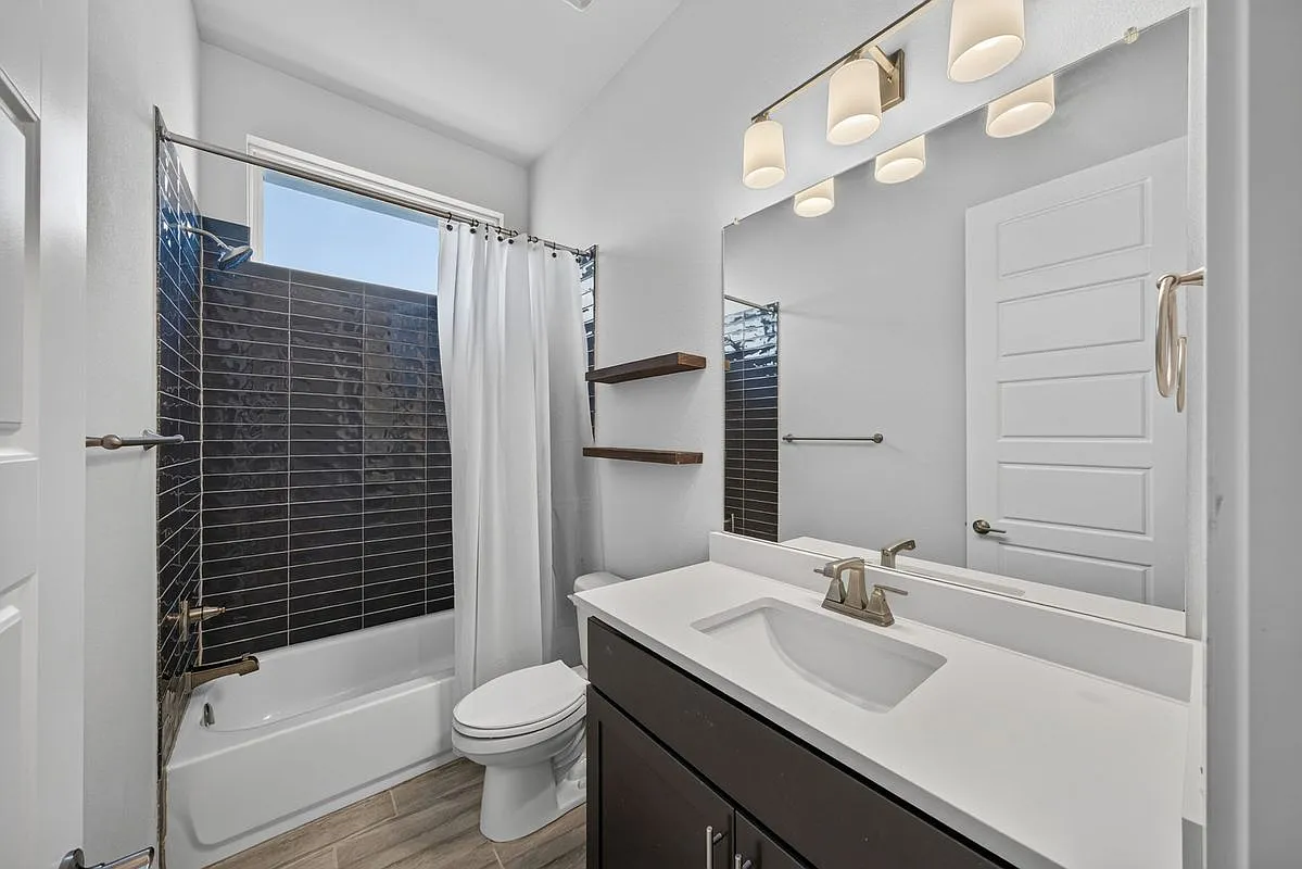 4 bed, 3.5 bath, 3067 sqft, $3,350 — Photo 4