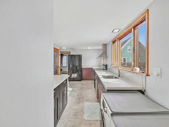 3rd image of 157 Willow Ave #2