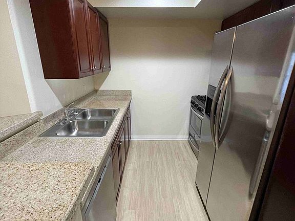 4th image of 5540 Owensmouth Ave APT 225