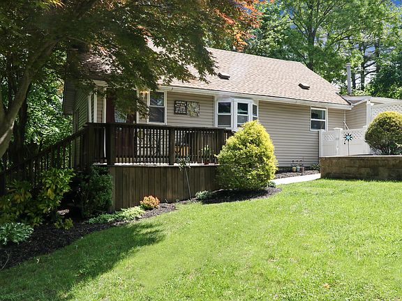 3rd image of 27 Marian Dr