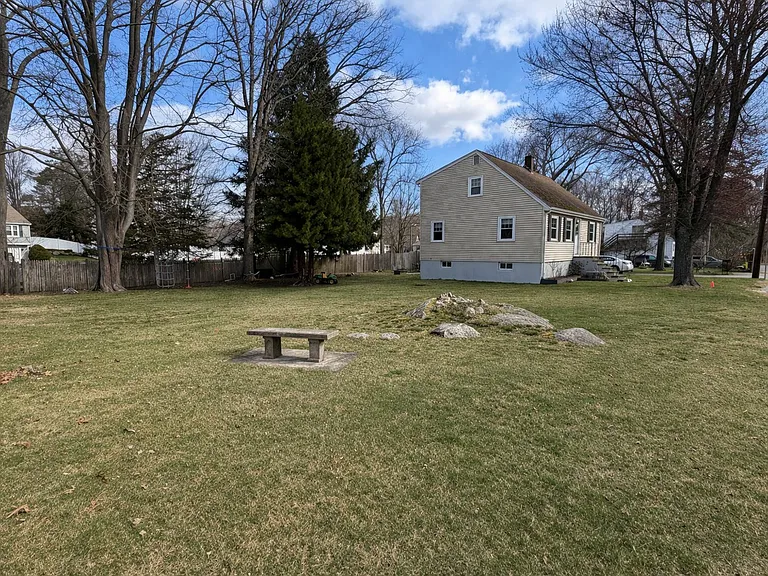 33 Logan Rd — Photo 14