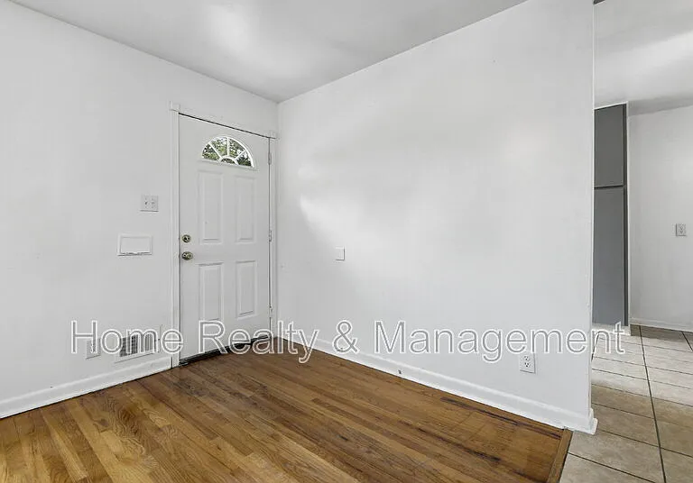 10712 Loren Ln — Photo 5