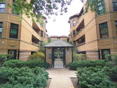 1339 W Lunt Ave APT 2N, Chicago, IL, 60626