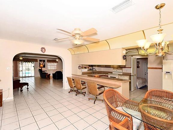 2nd image of 637 N Conrad Ave