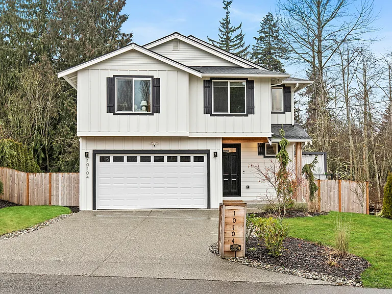 10104 Dakota Way — Photo 1