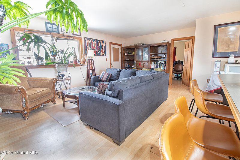3rd image of 99 1/2 Walworth Street