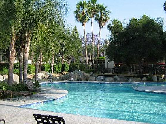 3rd image of 21500 Burbank Blvd APT 315