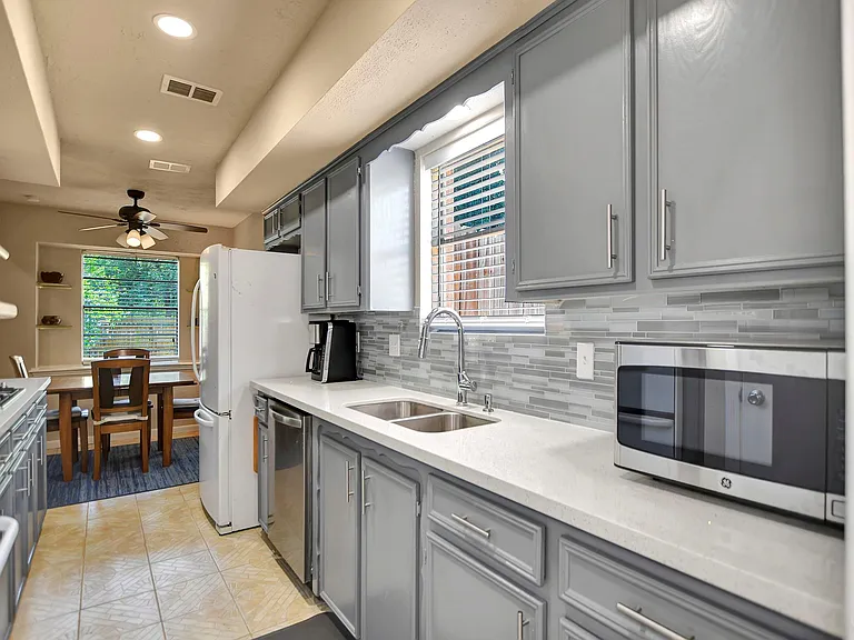 21902 Meadowhill Dr — Photo 19