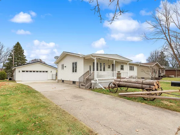 1520 Daggett St, Marinette, WI 54143