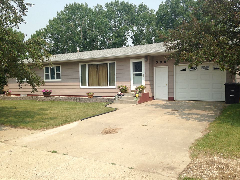 709 5th St SE Stanley, ND