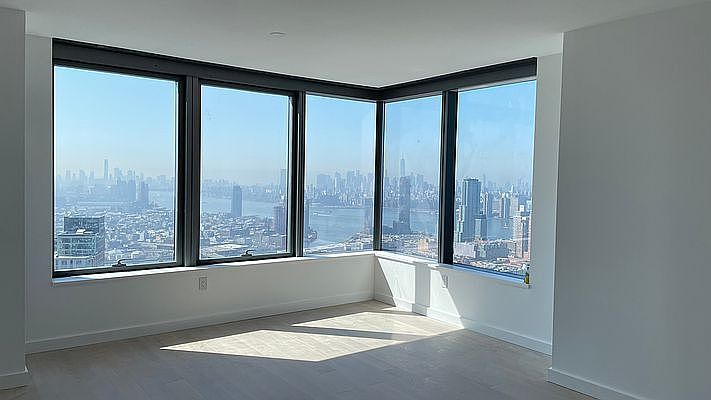 1st image of 3 Court Sq APT 5611